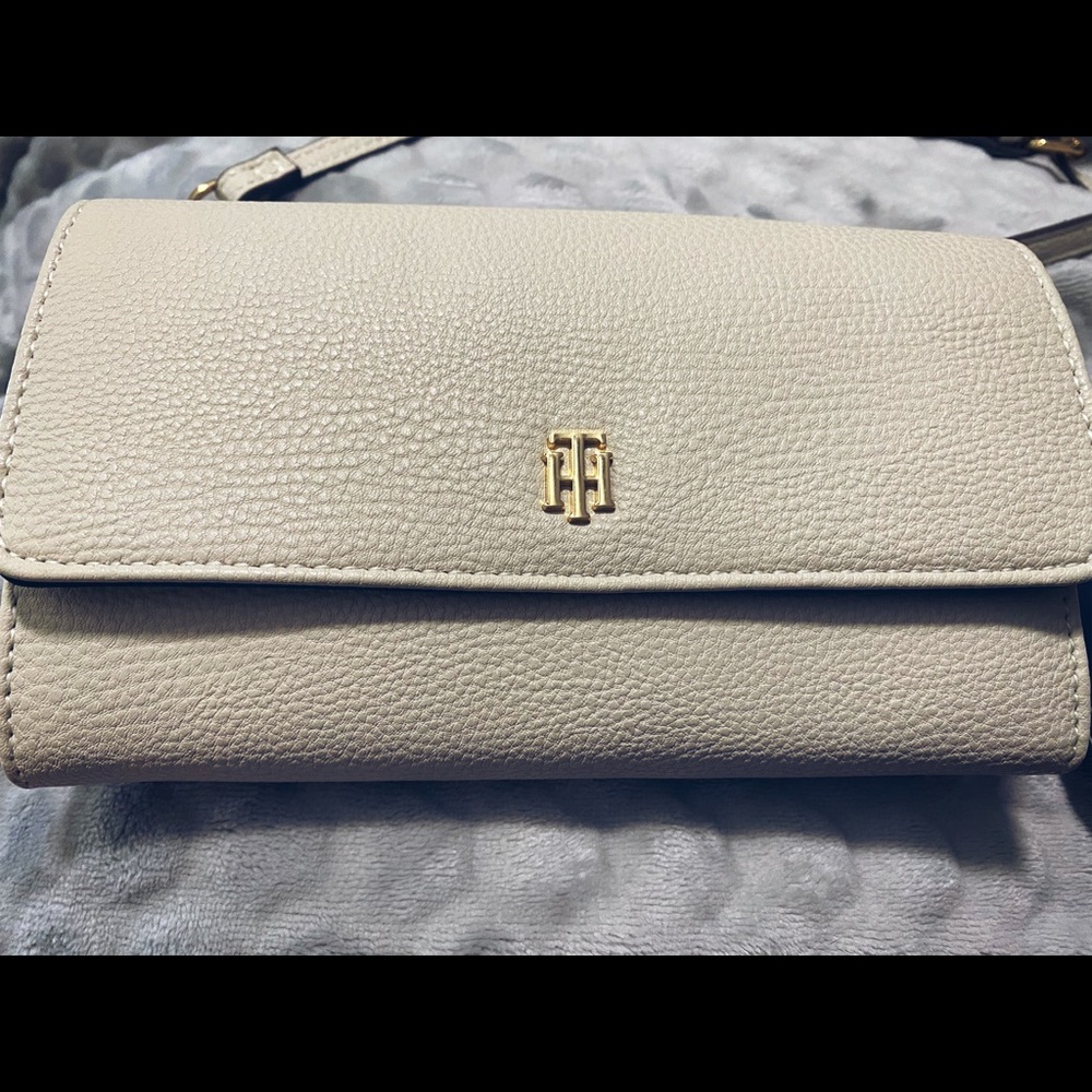 🤍 Tommy Hilfiger Crossbody 🤍